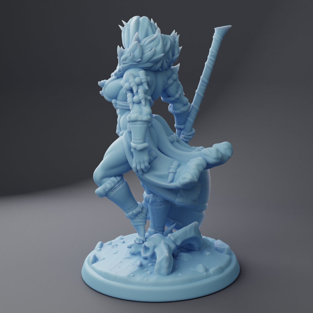 Orc Queen | Medium | 32mm | Queens | Twin Goddess Miniatures